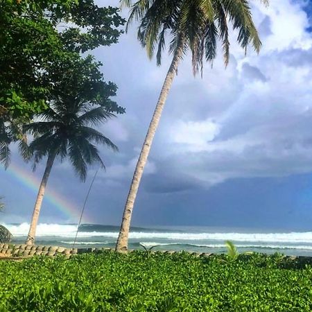 Southern Mentawai Outpost Hotel Sibigau Island Exterior foto